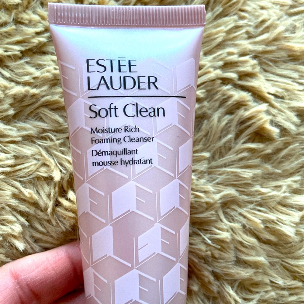 🆕 Estée Lauder soft clean foaming cleanser